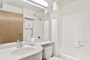 Microtel Inn & Suites Cheyenne - Bathroom
