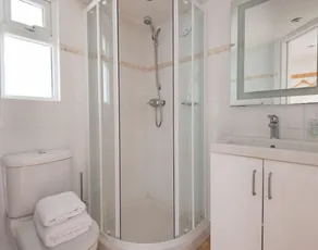 Penny Liggan - Baño