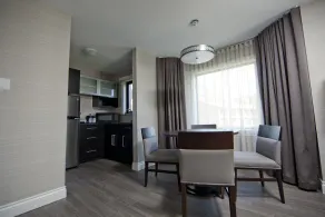 Ramada by Wyndham Ottawa On The Rideau - Chambre