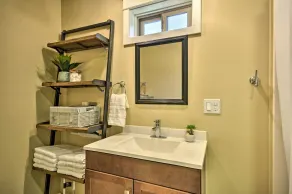 Scenic Studio w/ Loft & View of the Columbia River - Interior