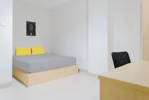OYO Life  92936 Kost Teteh Erni Karawang - Room