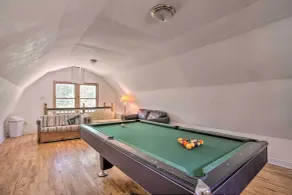 Riverfront Retreat on 4 Acres w/ Private Dock - Interiør