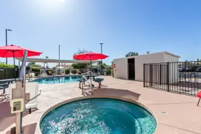 Super 8 by Wyndham Mesa Gilbert - Piscina
