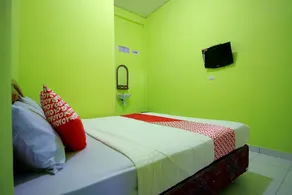 RedDoorz Syariah at Sherren Guest House Lubuk Linggau - Room