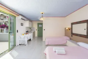 Chambre privée avec jardin, barbecue et terrasse | Vue piscine - Chambre