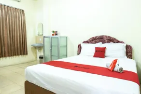RedDoorz @ Gatot Subroto Ende - Zimmer