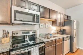 Walk to Stadium & Cotton District, Balcony & Pool - Innenbereich
