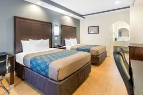 Econo Lodge Inn & Suites Houston Willowbrook - Room