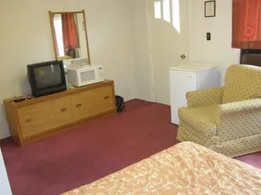 Clarkson Village Motel, 1815 Lakeshore Rd West Mississauga - Camera