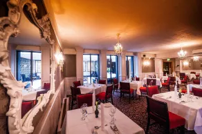 Devon Inn Hotel - Restaurant
