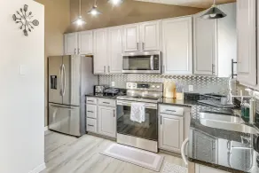 Private Yard & Patio: Spacious Retreat in Omaha! - Interiør