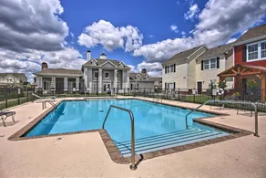 Poolside Bliss & Lake Fun: Monkey Island Retreat! - Interiör