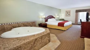 Holiday Inn Express & Suites Kimball by IHG - Room