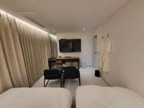 Anook Hotel Osan - Chambre