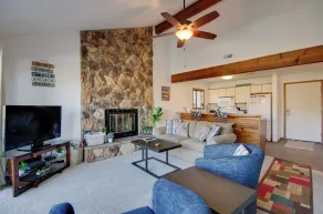 Pool & Lake Access! 3rd-Floor Osage Beach Retreat - Intérieur