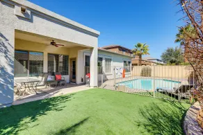 Fenced Pool & Patio: Newly Updated Surprise Home - Innvendig