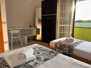 Apartment in a villa with a relaxing pool - Zimmer
