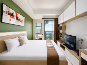 Bright Studio Apartment at Springwood Residence - Værelse