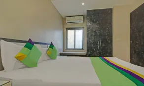 Treebo Glassotel Near Ruby Hospital - Room