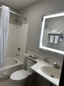 Days Inn by Wyndham Medford - Salle de bain