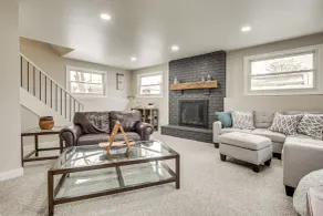 3 Blocks to Lambeau Field! Bright Home w/ Yard - Interiör