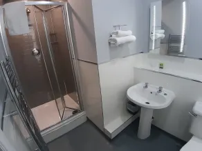 Hanover Hotel & McCartney's Bar - Bathroom
