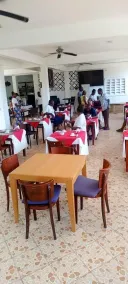 Breezebay Pool hotel - Restaurant