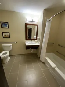 Comfort Inn & Suites Goodland - Bathroom