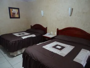 HOTEL & SUITES MARROD - Room