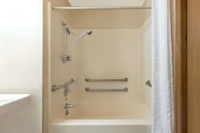 Super 8 by Wyndham Poplar Bluff Missouri - Salle de bain