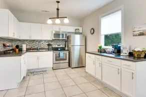 Cedar Pines Lake Views! Charming Waterfront Home - Innenbereich