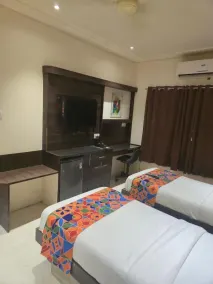 Hotel Santoor - near Geeta bhawan square - Chambre