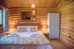 Willow Lodge With Hot Tub, Kingfishers - Room