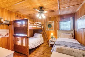 Georgia Lakefront Cabin w/ Fire Pit + Grills! - Innenbereich