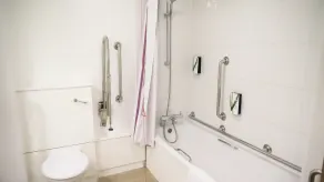 Premier Inn Brentwood - Bathroom