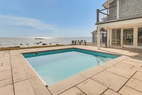 Luxe 5,600-sq-ft Estate Waterfront + Pool - Innenbereich