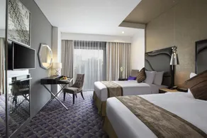 Nemuru Grand Bellevue Radio Dalam - Room