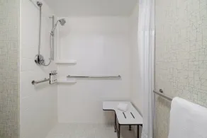 Holiday Inn Express & Suites Indianapolis Dtn-Conv Ctr Area by IHG - Salle de bain