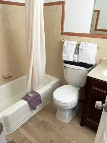 Kings Arms Motel - Bathroom
