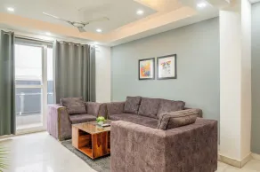Three BHK Service Apartment in Gurgaon@bedchambers - Salottino della hall
