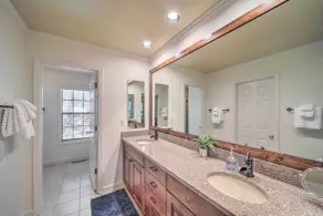 Scenic Sapphire Condo w/ Deck + Gas Grill! - Interiør