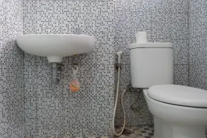 Nice And Strategic Studio Kebagusan City Apartment - Badezimmer