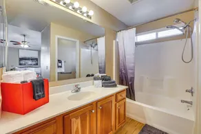 4 Mi to Luke Afb: Family Home w/ Pool & Grill - Parte interna