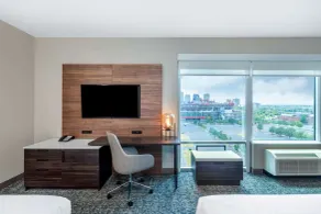 La Quinta Inn & Suites by Wyndham Nashville Downtown Stadium - Vue de la chambre