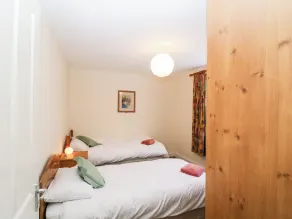 2 Garnish Court - Room