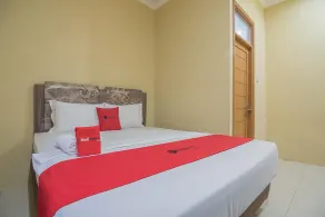 RedDoorz Plus near Syamsudin Noor Airport 3 - Chambre