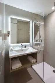 Martin's Louvain-la-Neuve - Bathroom