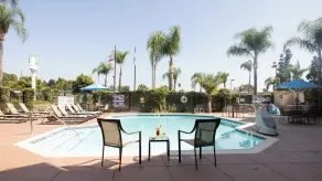 Holiday Inn Santa Ana-Orange Co Arpt by IHG - Piscina