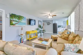Beachy Home in Heart of Beaufort w/ Pool Access - Interiør
