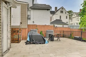 Walk to the NYC Train! Mt Vernon Escape w/ Patio - Interiör